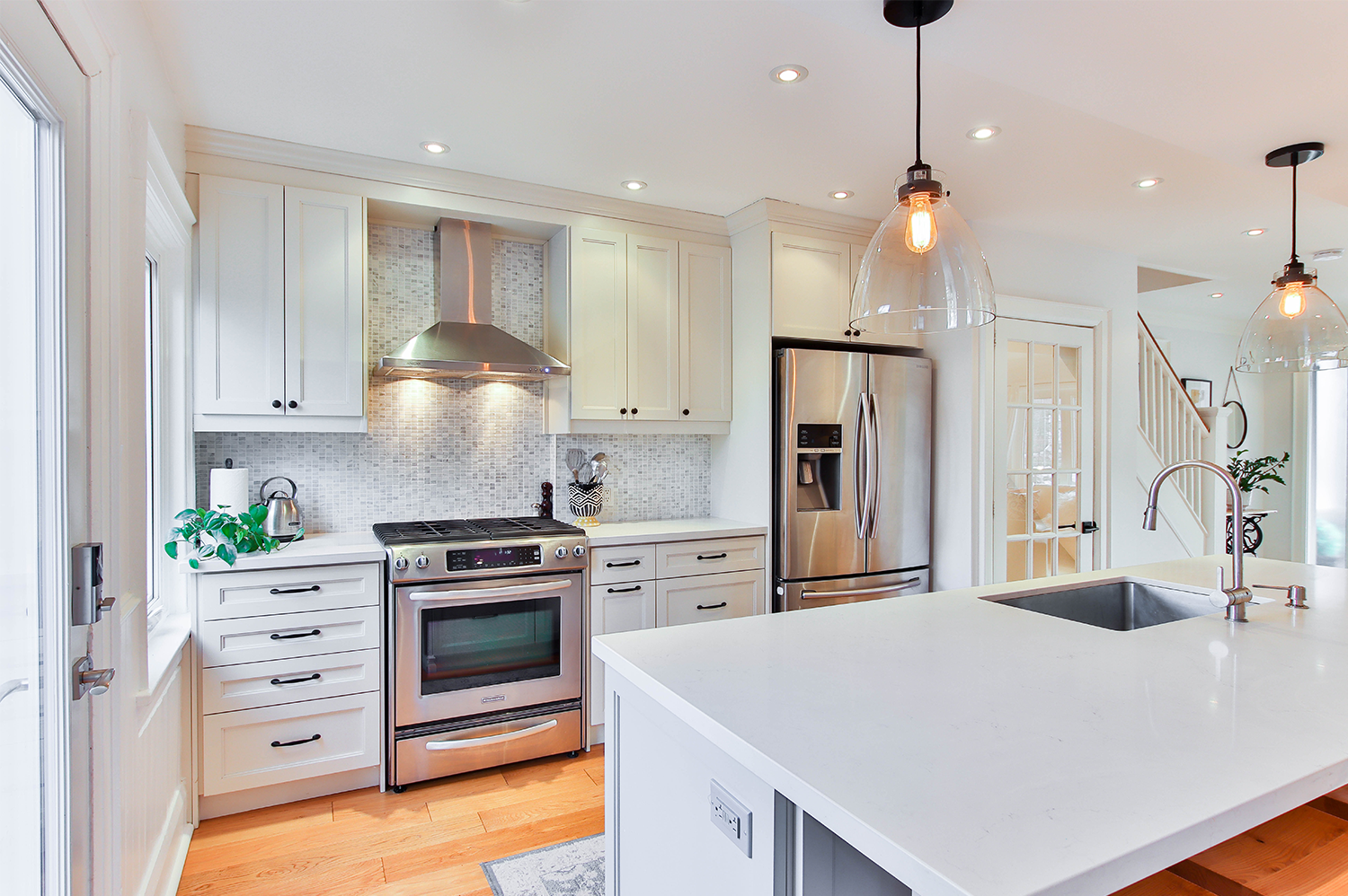 Kitchen remodeling tips helped transform this kitchen from dated to clean, new, and modern.
